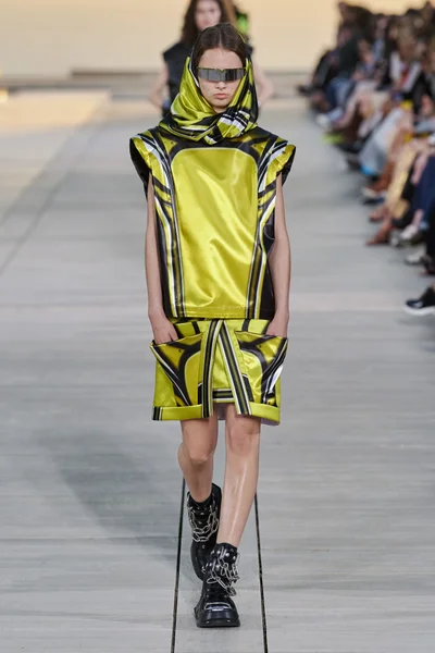 Look 34